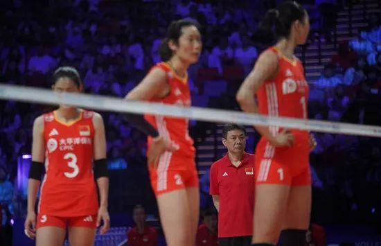朱婷、李盈莹携手，仍不敌日本队，昨晚的中国女排哪里出了问题