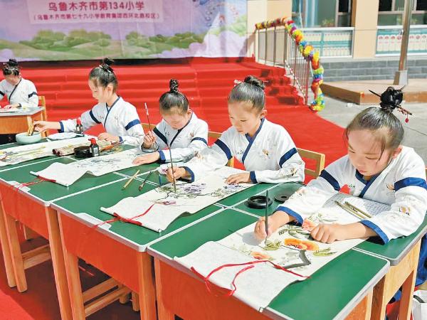 【铸牢中华民族共同体意识】童心永向党 真情伴成长——乌鲁木齐市多彩活动庆祝六一国际儿童节