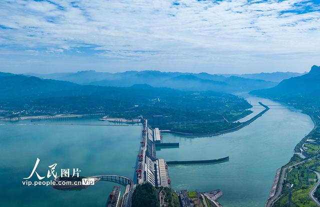 湖北宜昌：三峡水库加速腾库迎汛