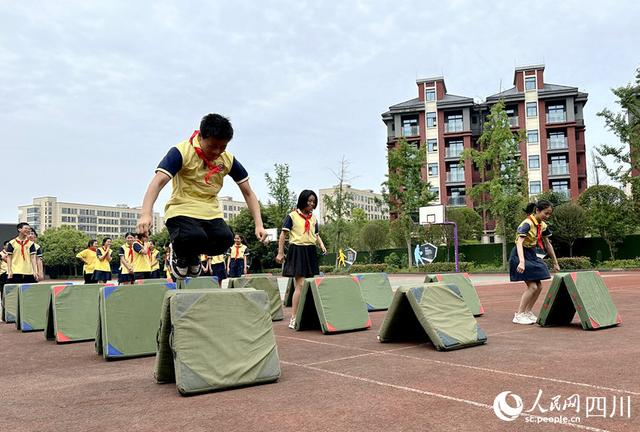 “这份名贵的‘六一’礼品，尔将永久收藏” 王波 南充市 小学 第9张