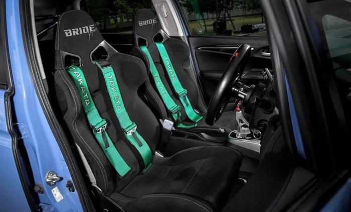 赛用座椅、安全带、防护网......如何选择车内赛用设备