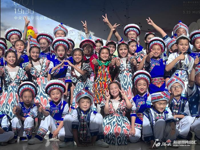小花帽合唱团在北京唱响大美新疆