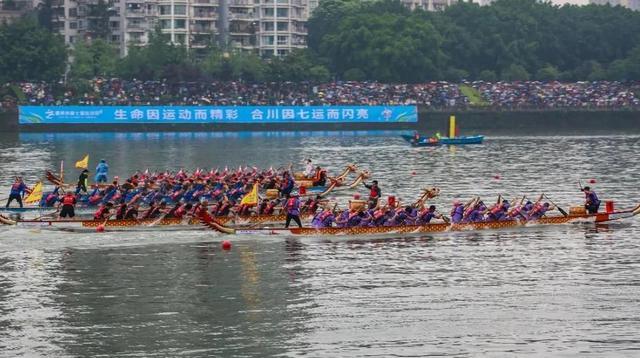 “龙舟之乡”迎端午 26支龙舟队在重庆合川涪江赛龙舟