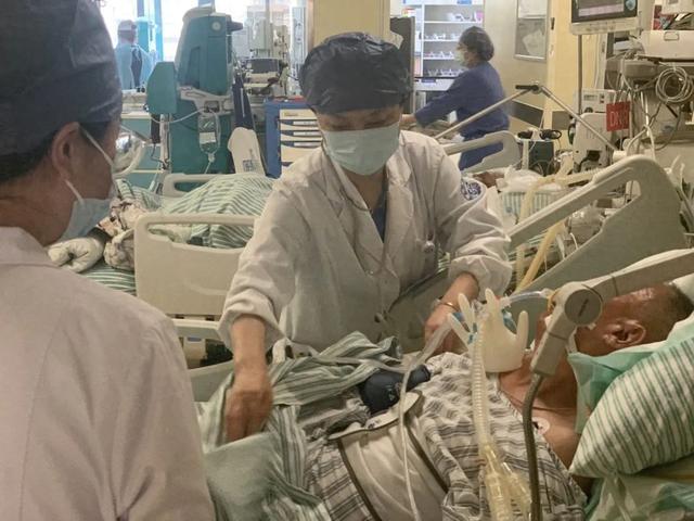 连吃12颗秋水仙碱！杭州男子肝衰竭，送进ICU！医生紧急提醒：很多人误会了……