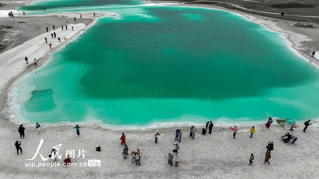 青海海西：大柴旦翡翠湖引客来