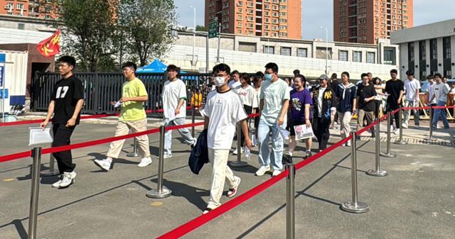 吉林省各地考生平稳有序查验考场