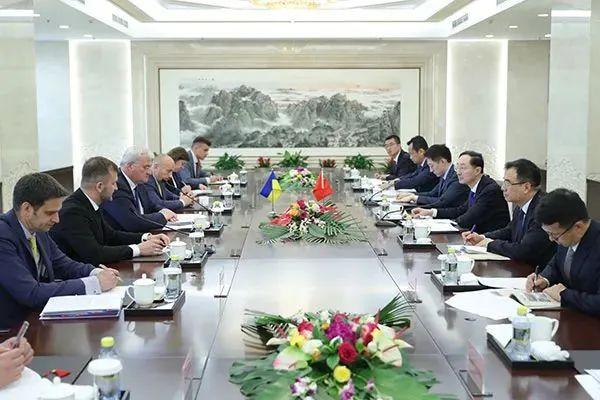 中乌在北京举行外交部磋商