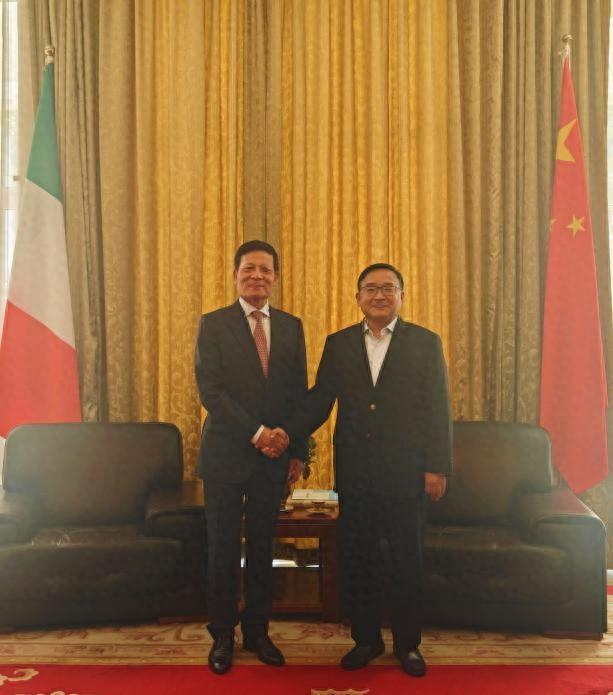 驻意大利大使贾桂德会见世界中国学研究联合会理事长谢伏瞻代表团