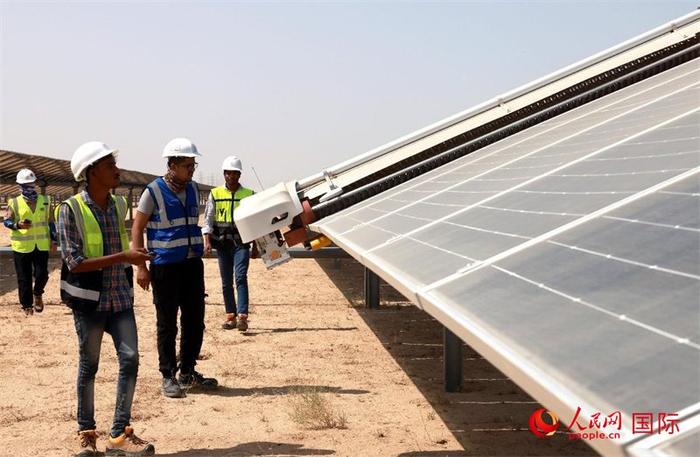 搜狐新闻：2024澳门码开奖结果“沙中新能源标杆：中企承建全球最大光伏项目新进展”