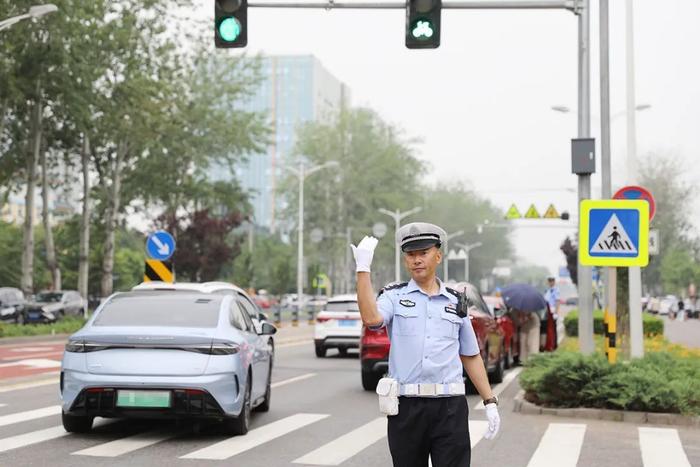 高考特写丨考场内外“共答卷”，顺义这些家长和孩子同“战”高考