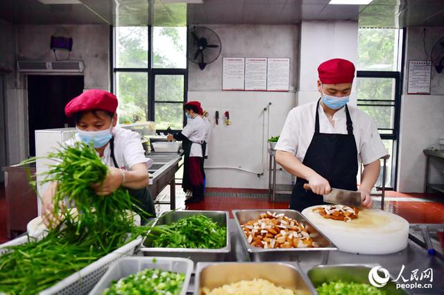 江西南昌：幸福食堂里的幸福味道