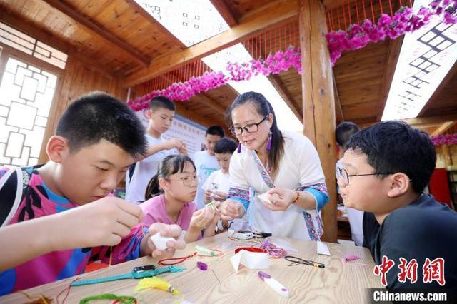 广西侗乡：学子非遗研学度端午