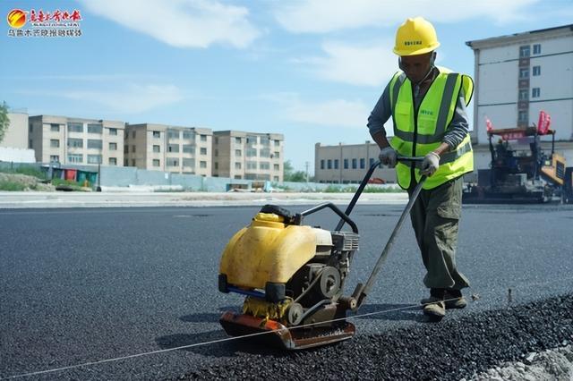 乌鲁木齐国际陆港区主干路建设提速 北站公路预计今年11月主线贯通