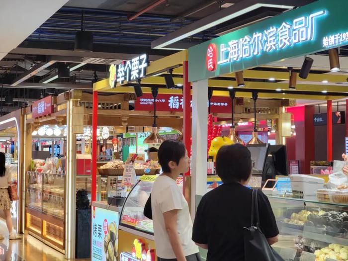 购物中心越开越多，为何六七十岁的上海时髦阿姨爷叔还是“没啥可买”？