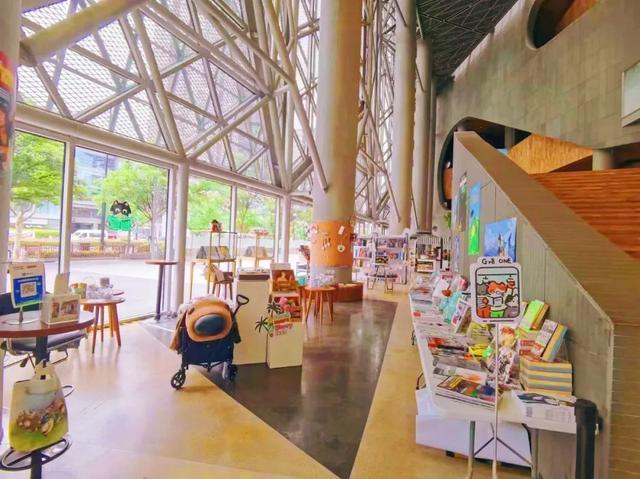 上海虹桥艺术中心“拐角有书香”快闪活动再度开启