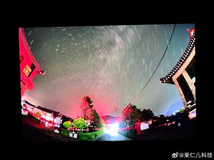 1.“星空之美：夜晚的璀璨奇观”