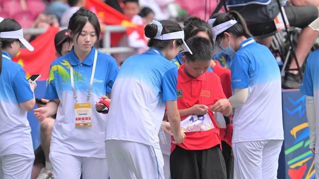 “郑州双世锦赛”上的志愿蓝好一曲热情的“青春之歌”