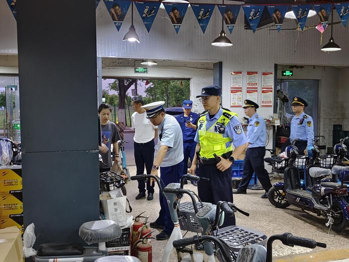 上海开展电瓶车第四次联合检查，重点检查涉嫌违规门店和“黑窝点”