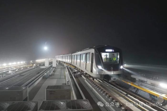 上海地铁17号线西延伸列车上线调试，沪苏湖高铁练塘站7月完工