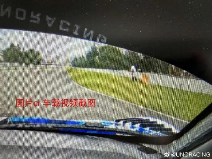 冲上热搜！知名男星高速练车，有人竟闯进赛道拍摄！官方紧急声明