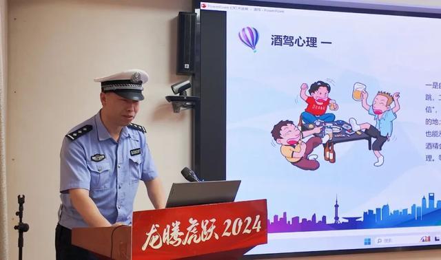 汉中交警积极开展2024年“安全生产月”宣传咨询活动