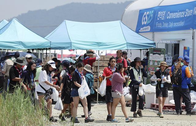 韩国“新万金国际帆船大赛”因灾害遇挫，韩媒想起去年“世界童军大露营”状况频出