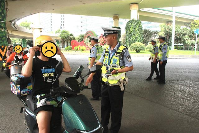 郑州：交警在这个地方严查电动车、摩托车交通违法