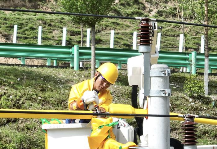 10千伏人工带电作业首次在青海玉树应用