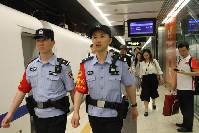 “睡一晚就能到北京”，6月15日晚香港首趟进京动车发车