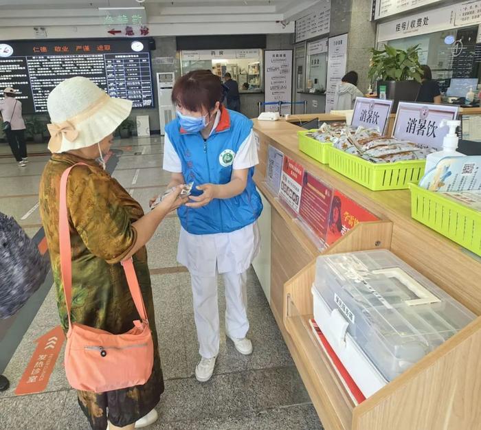 高温暑热，亦庄新城这家医院每日300袋祛暑中药饮免费提供