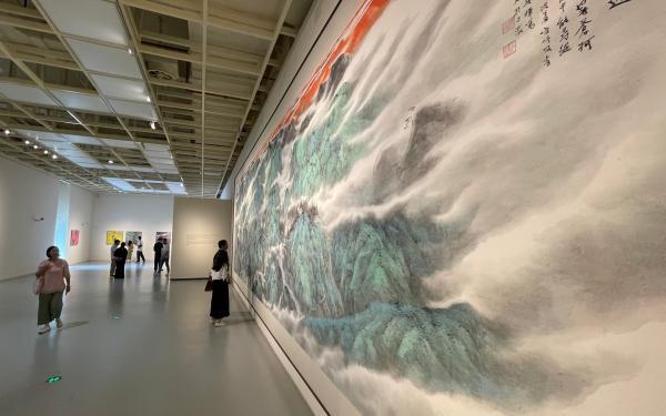 11米巨幅山水铺陈，海派艺术馆展乐震文、张弛艺术