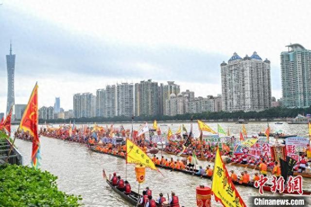 中外百余支队伍逐浪2024年广州国际龙舟邀请赛