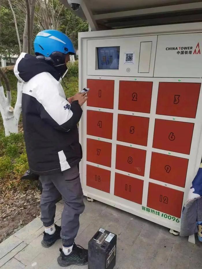 不上楼，不拉线，怎样充上“安全电”？新民晚报记者深入各区实地探访申城电动自行车安全治理