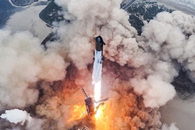 SpaceX 计划于7月底进行星舰第五次试飞，马斯克称将用塔架“接住”火箭