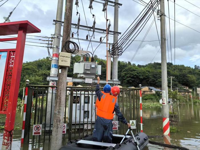 梅州已有超10万户受影响用户恢复正常供电，复电进度达六成