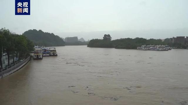 西江1号洪水洪峰过境广西梧州 105个渡口停渡 强降雨致漓江全线封航