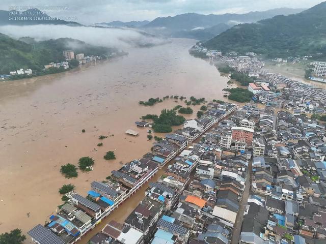 直击｜梅州抗洪抢险救援进行中，部分地区逐渐恢复电力供应