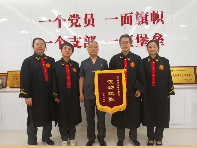 五月榴花似法花 争先竞放别样红——西安雁塔法院评选5月份审执部门“流动红旗”与“办案之星”