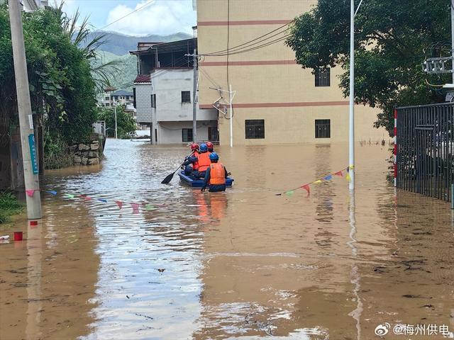 直击｜梅州抗洪抢险救援进行中，部分地区逐渐恢复电力供应