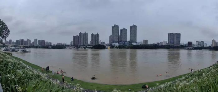 强降雨区将移出广西，明天白天起南宁雨势减弱