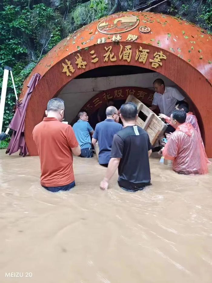 “超警”洪水！一地强降雨引发洪涝