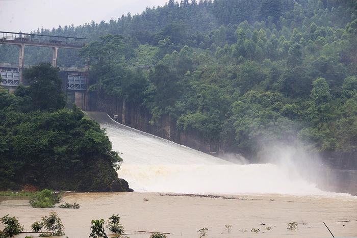 南方强降雨｜桂湘赣等地多座大坝、水库开闸泄洪