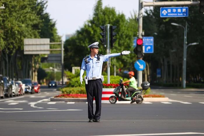 看！北京亦庄高温坚守的身影