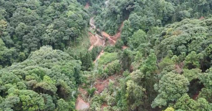 广东暴雨救援现场：起飞、降落时螺旋桨发出的噪声没停过