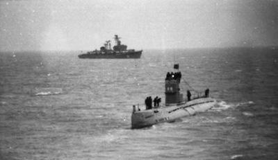 七十年来，一代代潜艇兵耕海逐浪，一条条钢铁“巨鲸”随时待命——潜行在更远更深的海（强军一线）
