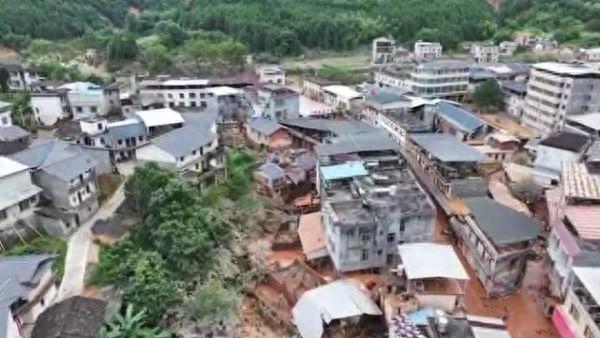 暴雨过后的福建龙岩：消防救援人员全力协助排涝除险、运送物资