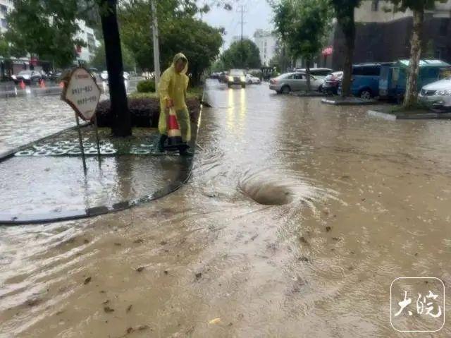 黄山暴雨！房屋被冲垮，车辆被冲走，公交暂停运营……