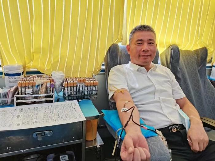 无偿献血志愿者杨华：坚持献血26年，带动身边人参与