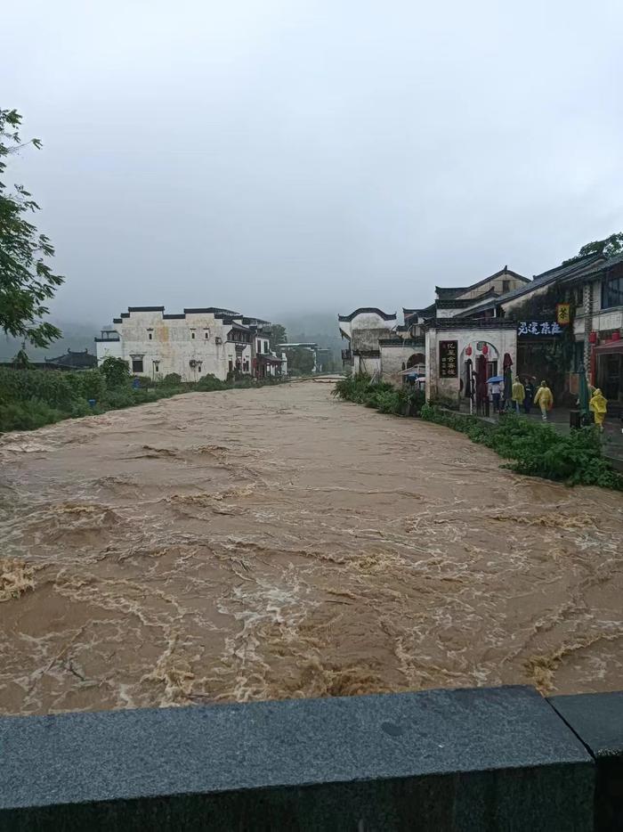 洪水侵袭“江南第一村”呈坎，700多年历史环秀桥再受冲击