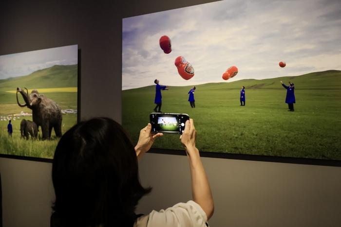 对话｜曹斐谈上海新展：未来遇见过去，虚拟遇见现实